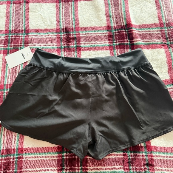 NWT NIKE WOMEN’S ACTIVE SHORT BLACK SIZE L - Picture 4 of 5